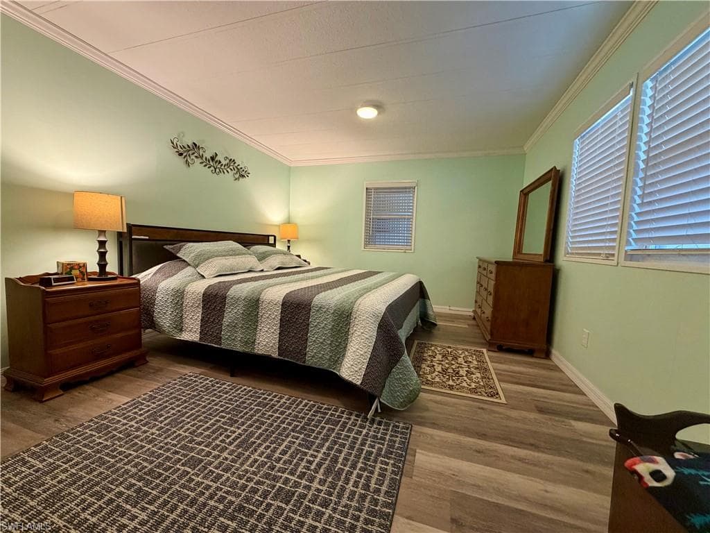 116 Coachlight DR-26