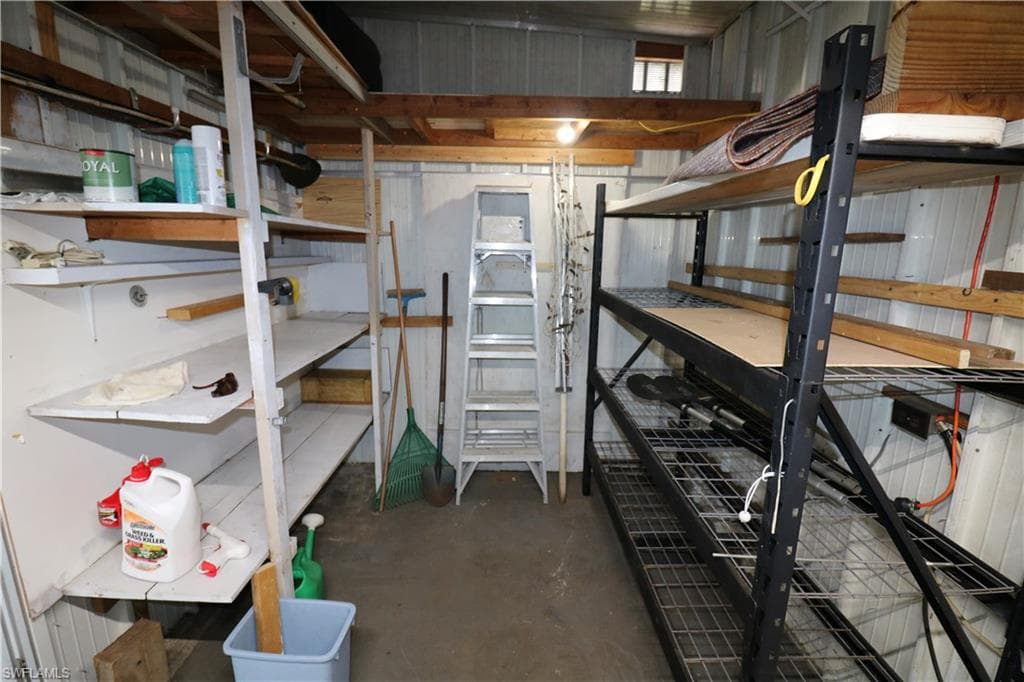 116 Coachlight DR-35