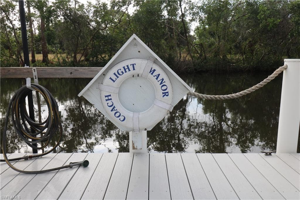 116 Coachlight DR-31