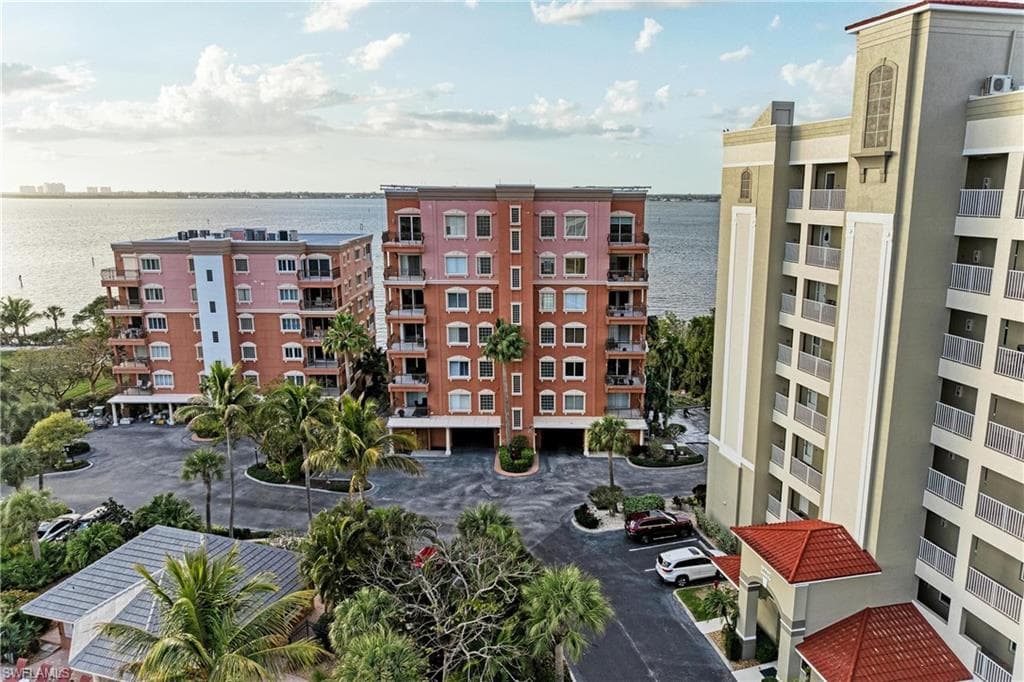 14813 Laguna DR 401-1