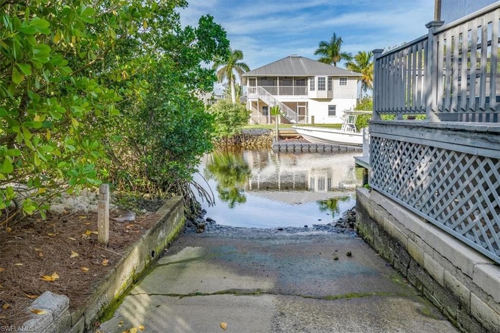 1283 Grand Canal DR-4