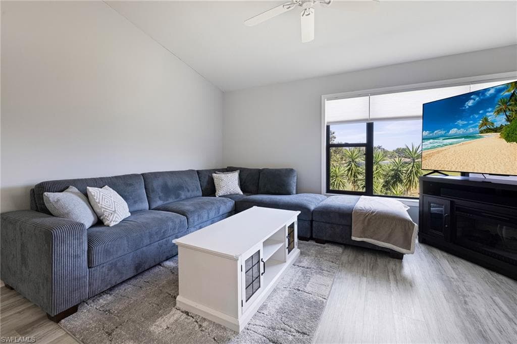 5805 Trailwinds DR 326-4