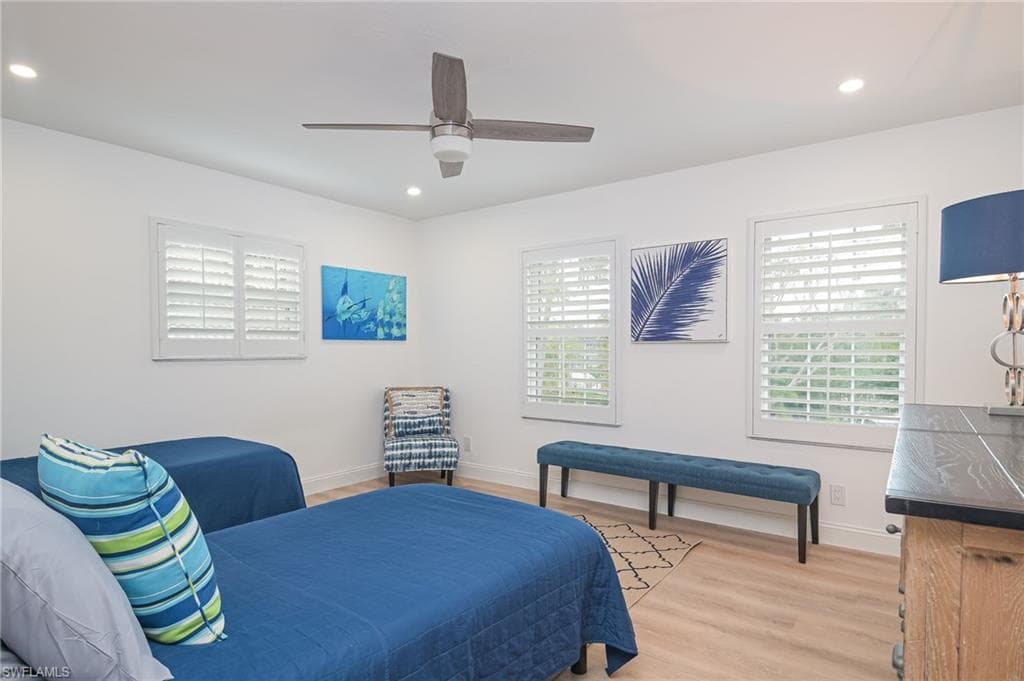 1420 Jewel Box AVE-21
