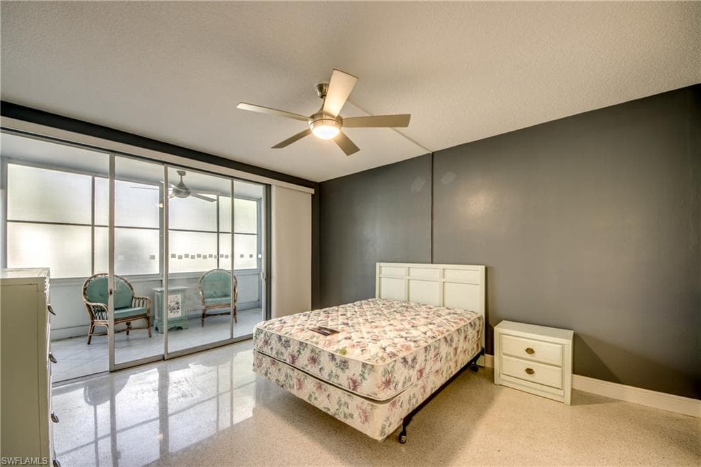 4202 SE 4th PL 3-22