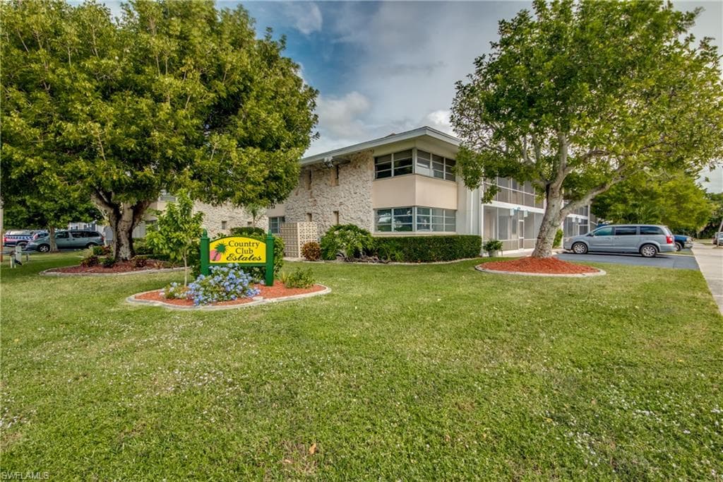 4202 SE 4th PL 3-1