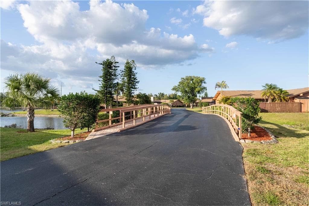 6414 Royal Woods DR-31