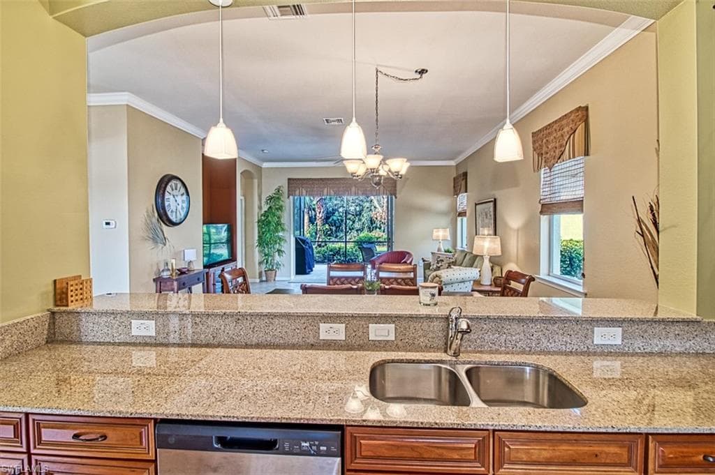3460 Lakeview Isle CT-20