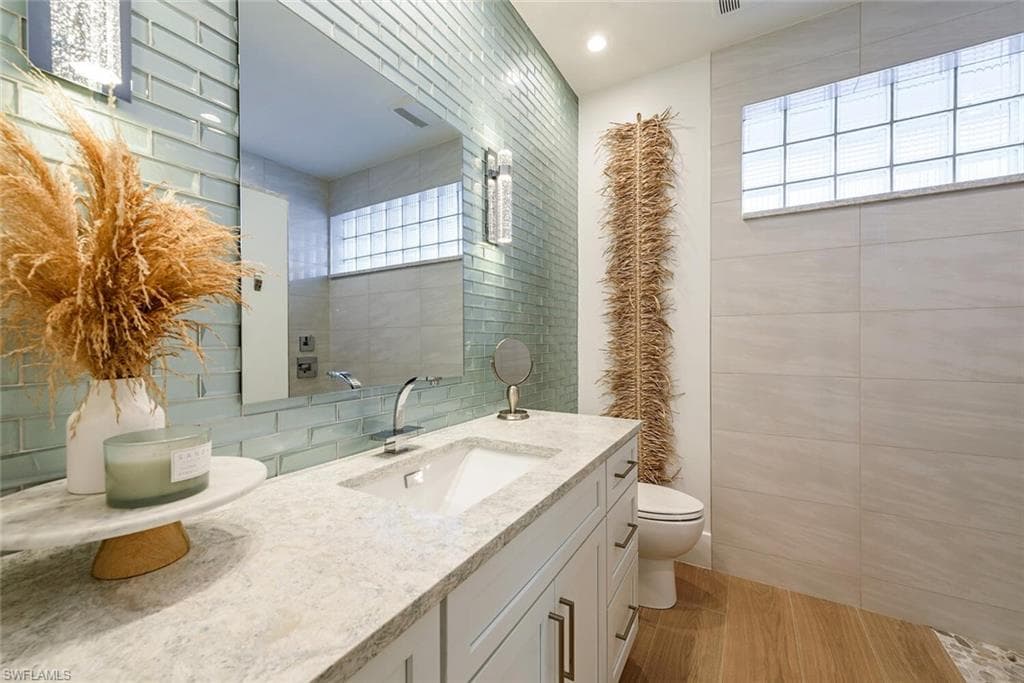 452 Willet AVE-13