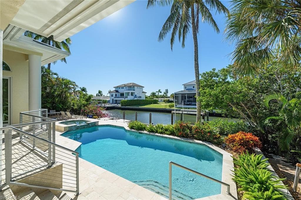 452 Willet AVE-19
