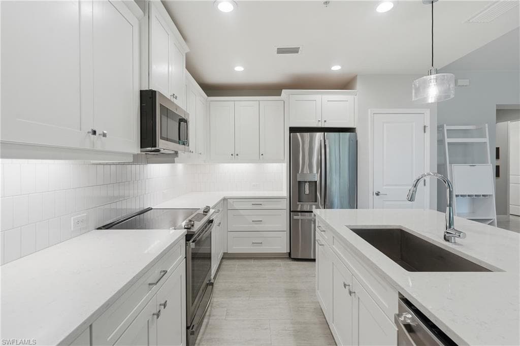 2560 Seychelles DR 1003-6