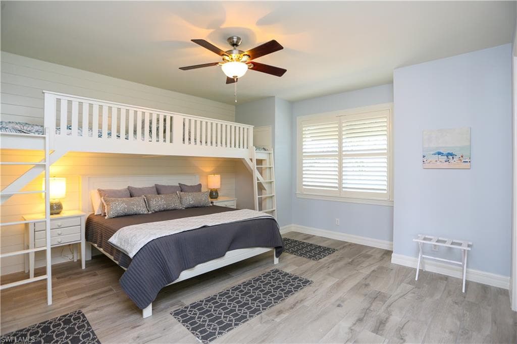 1480 Curlew AVE-31