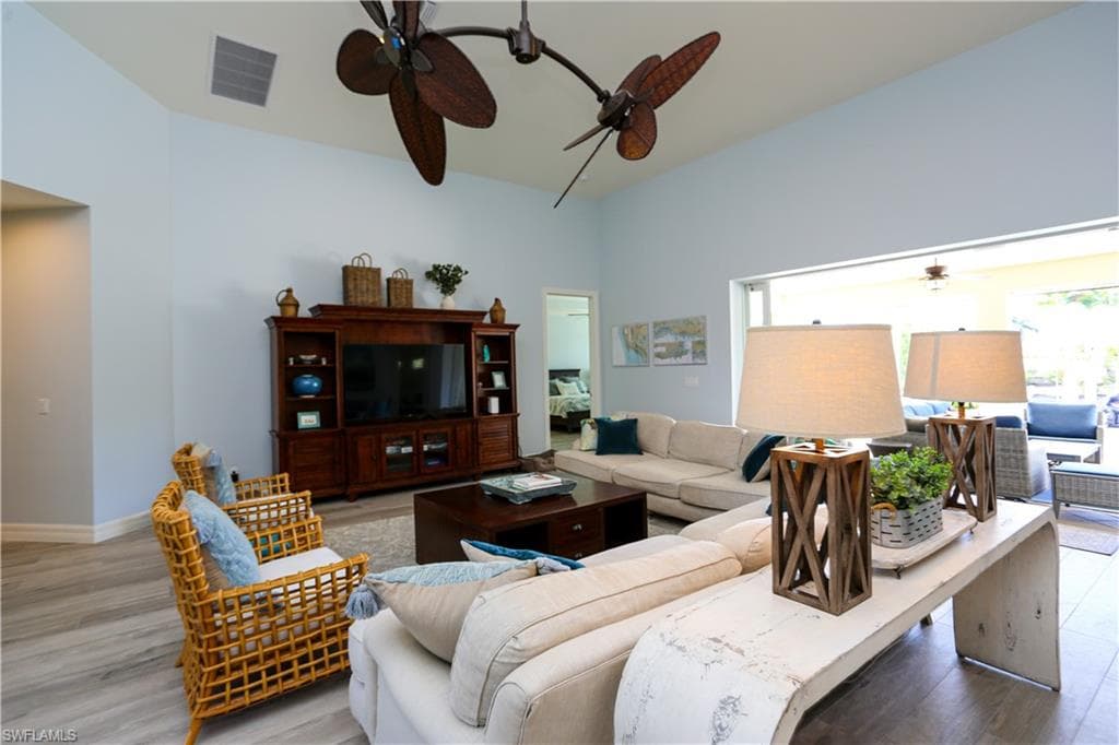 1480 Curlew AVE-27