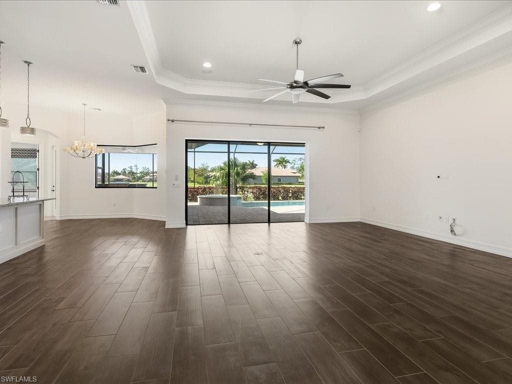 1546 Mockingbird DR-7
