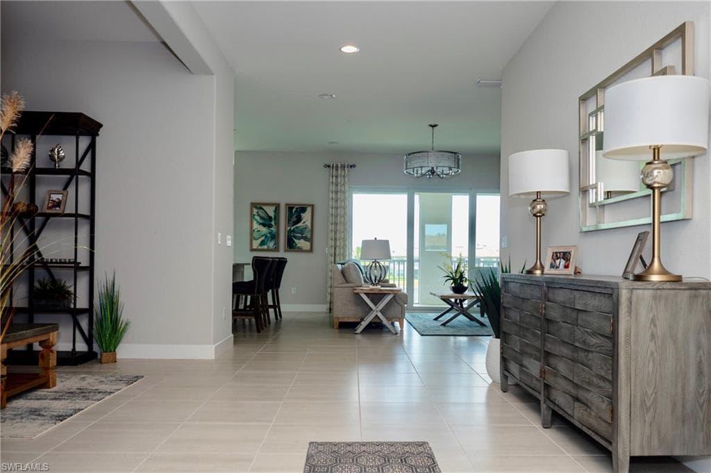 8008 Signature Club Cir-6