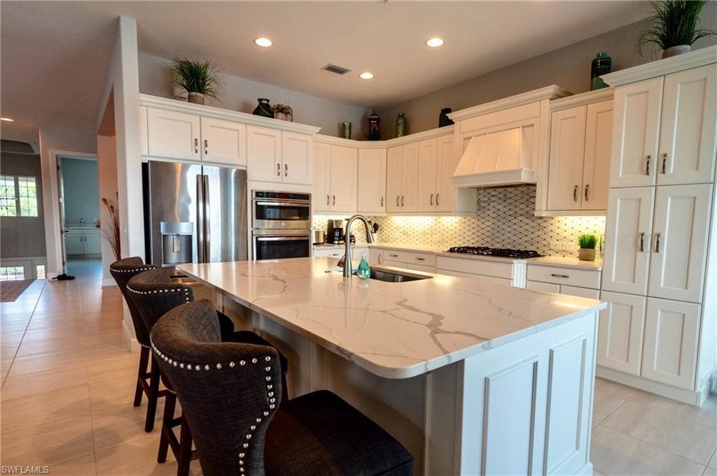 8008 Signature Club Cir-12