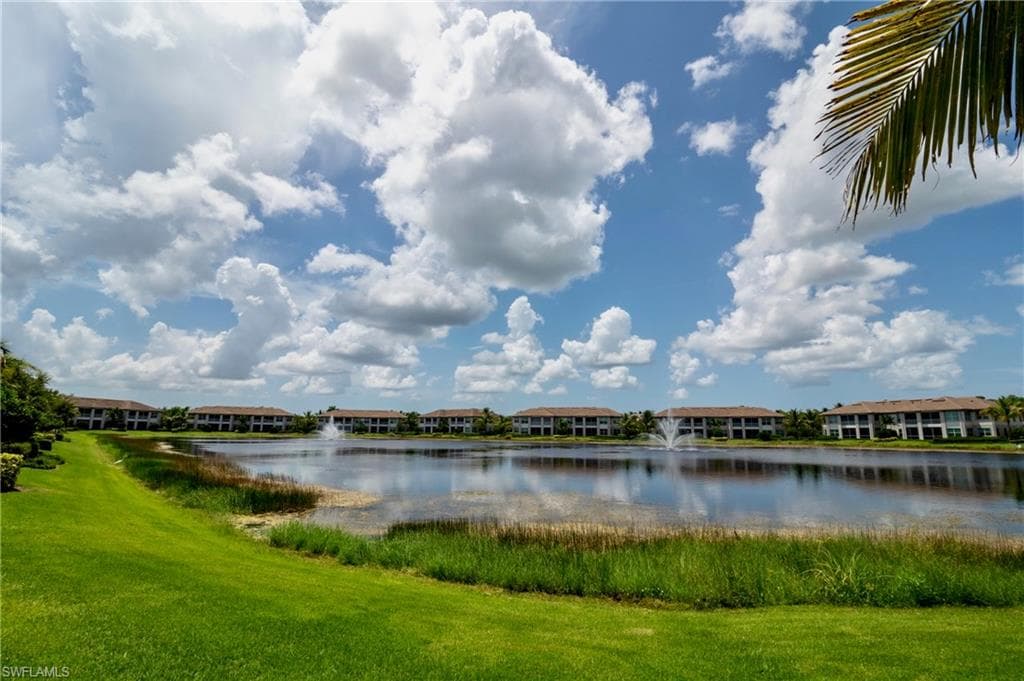 8008 Signature Club Cir-30