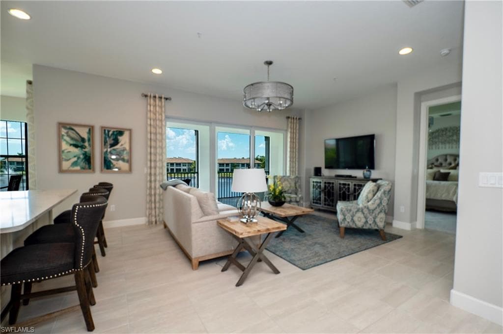 8008 Signature Club Cir-10