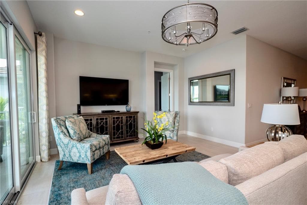 8008 Signature Club Cir-11