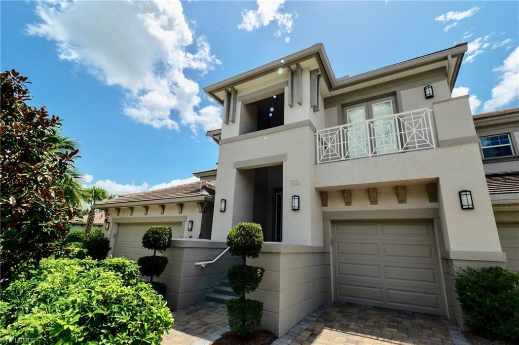 8008 Signature Club Cir-4