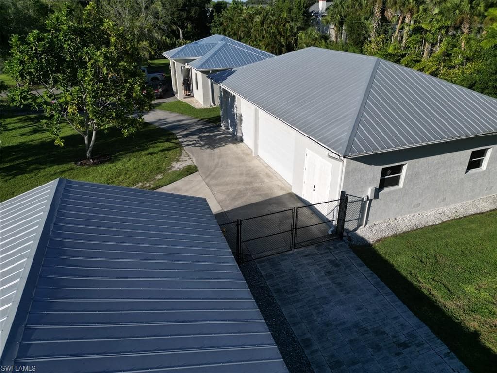 2950 Coach House LN-45