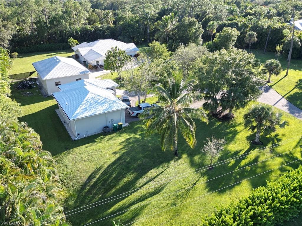 2950 Coach House LN-40