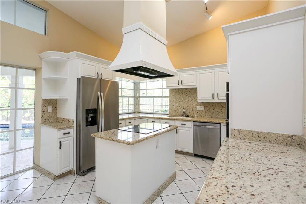 1040 Moon Lake DR-1