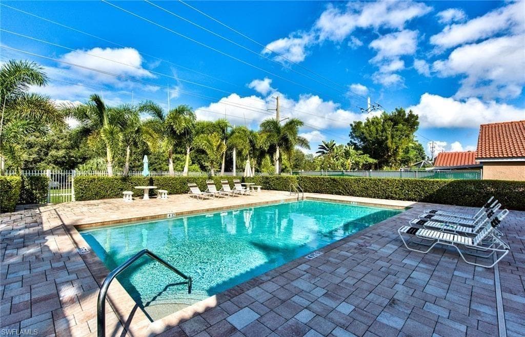 1040 Moon Lake DR-31
