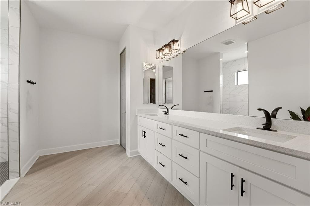 22833 Yellow Button LN-19
