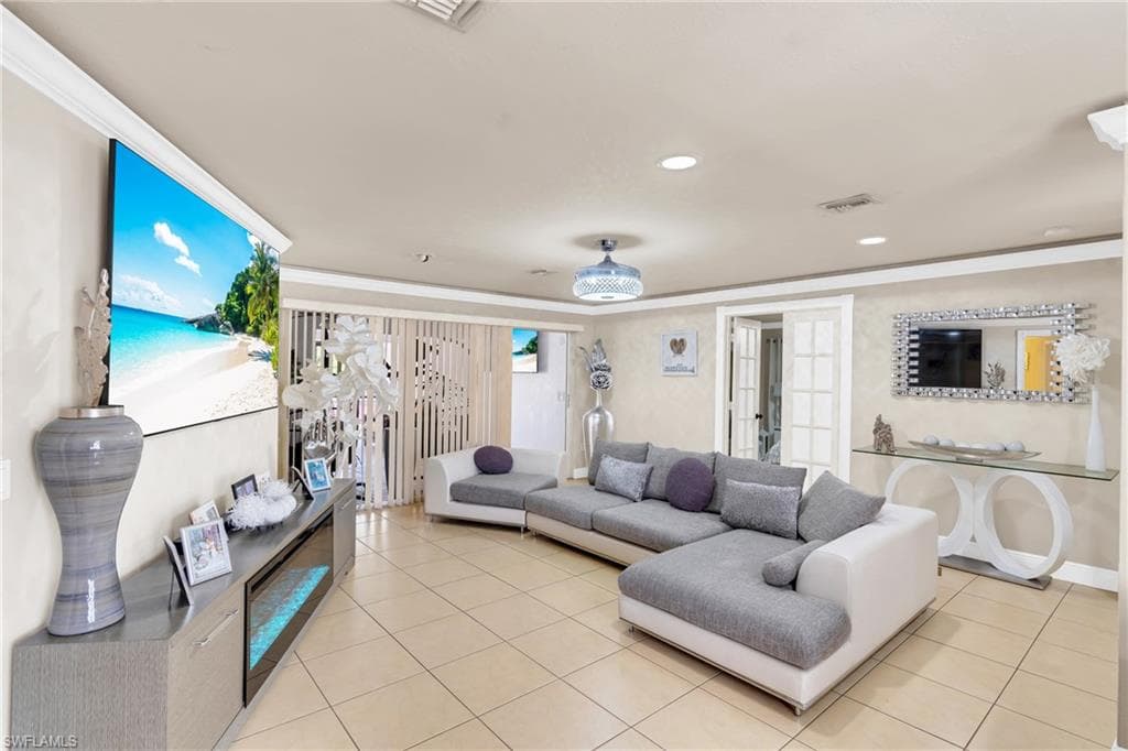 4587 25th CT SW-11