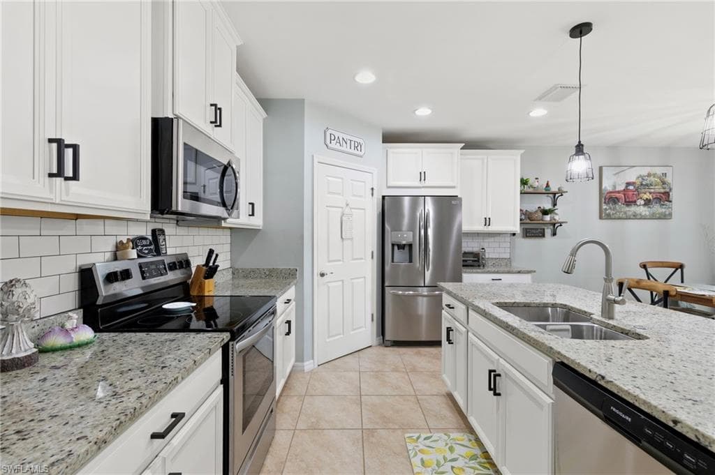 3215 Birchin LN-6