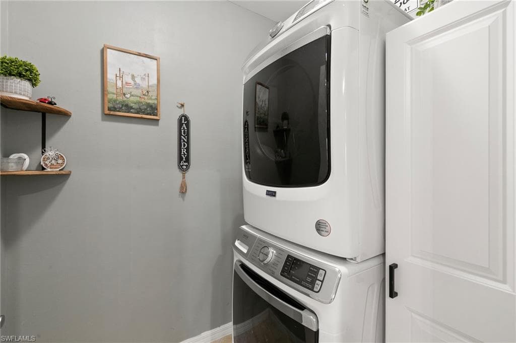 3215 Birchin LN-20