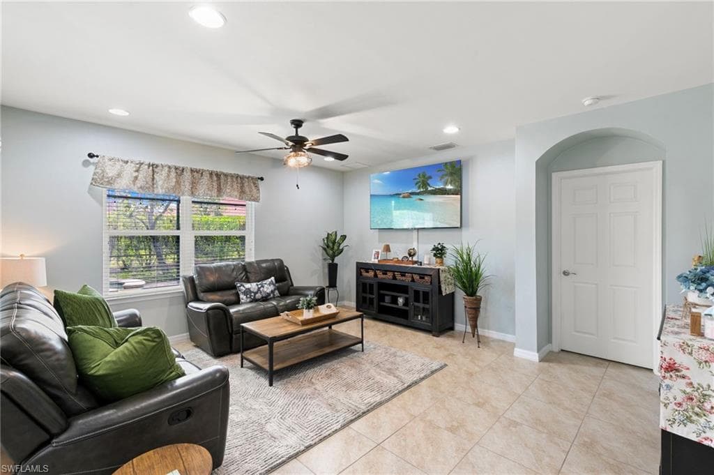 3215 Birchin LN-10