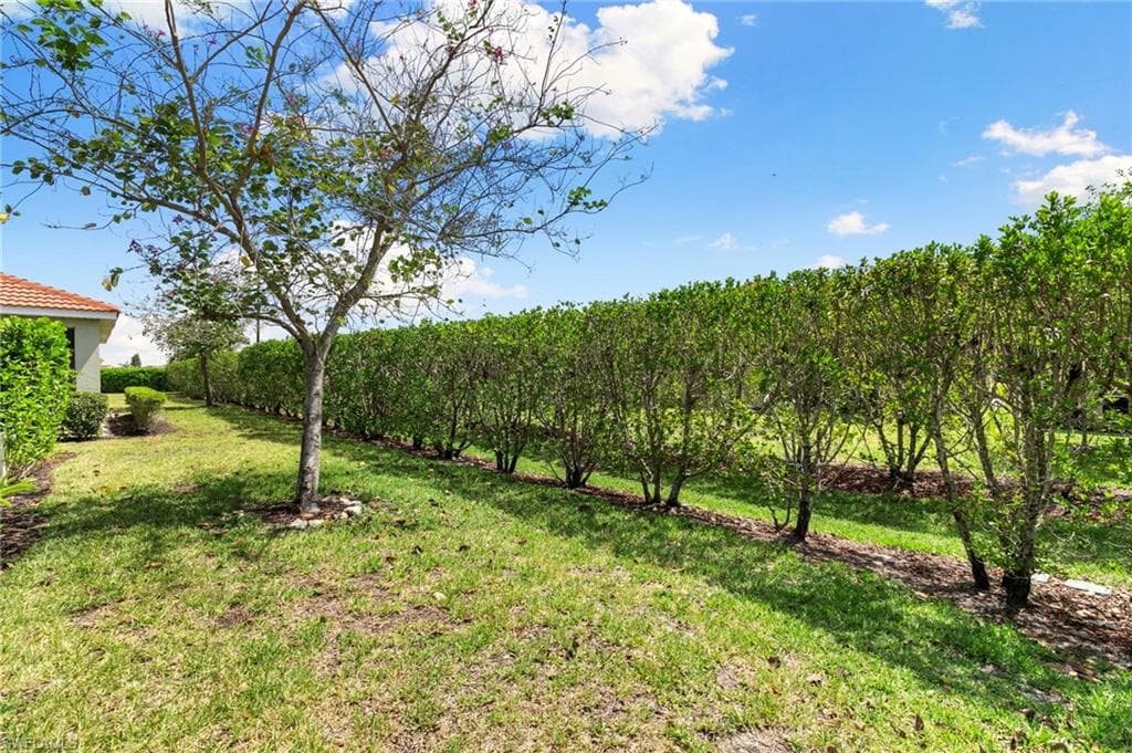 3215 Birchin LN-25