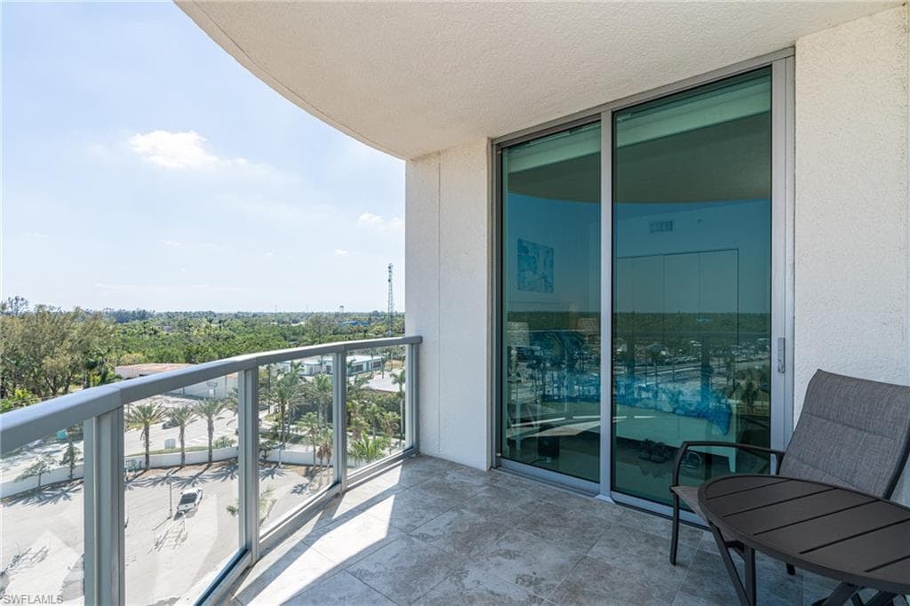 3000 Oasis Grand BLVD 801-22