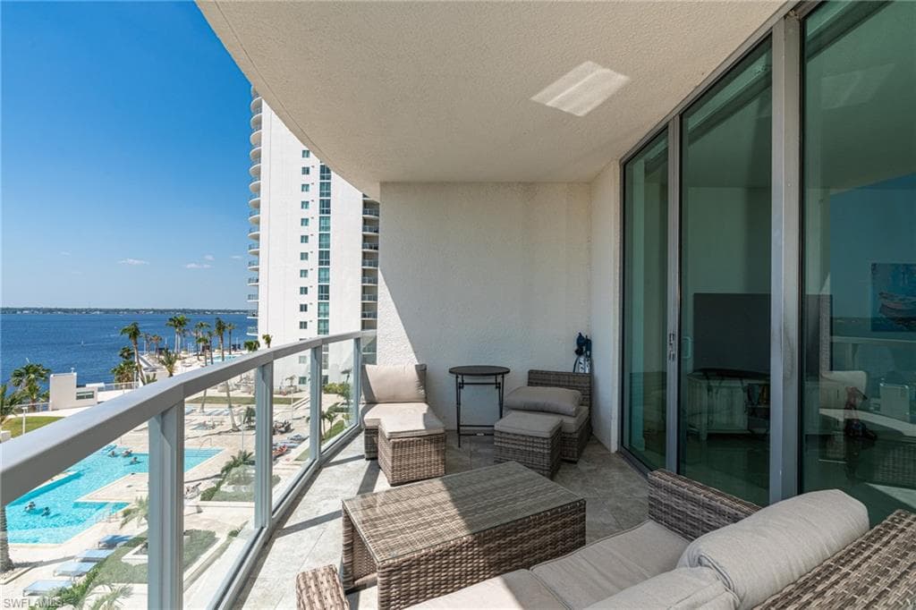 3000 Oasis Grand BLVD 801-1