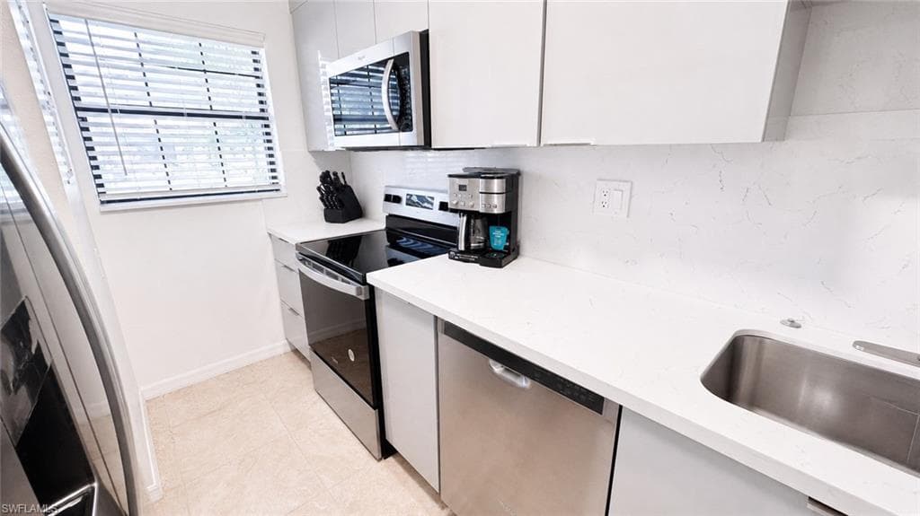 5339 TREETOPS DR-2