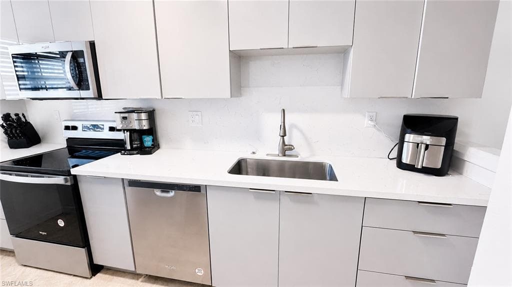 5339 TREETOPS DR-3