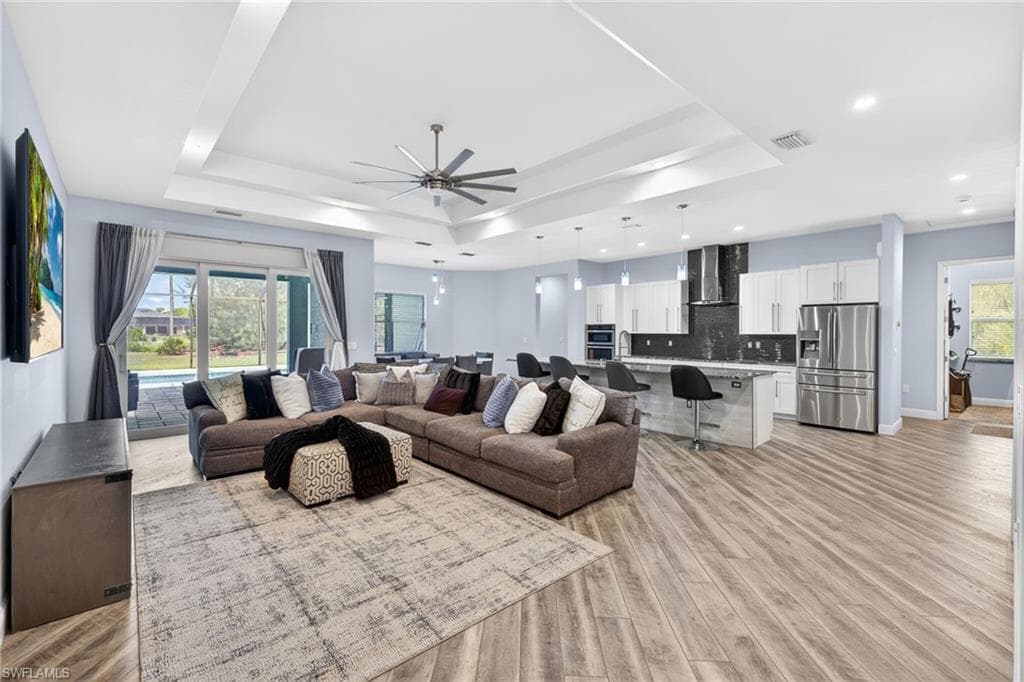 24000 Claire ST-7