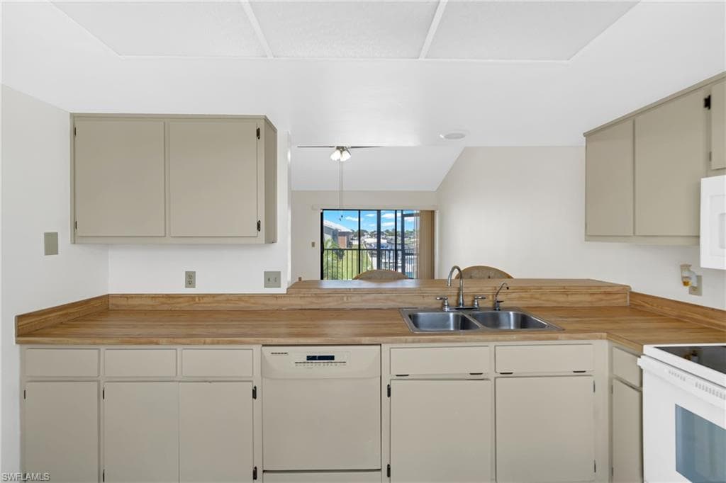 4708 SW 8th PL 203-17