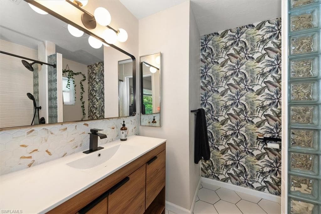 2431 N Westwood DR-17