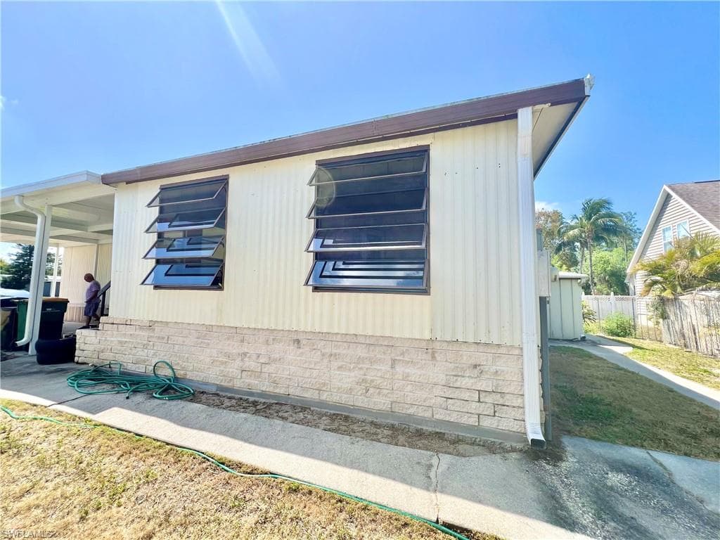 573 Cape Florida LN-27