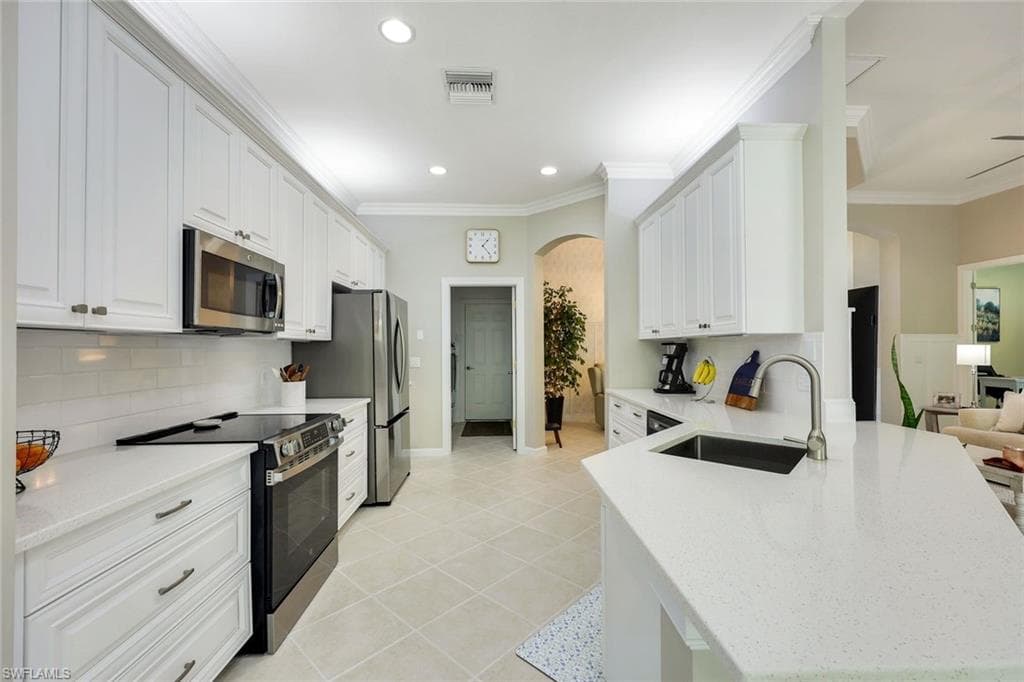16221 Parque LN-8