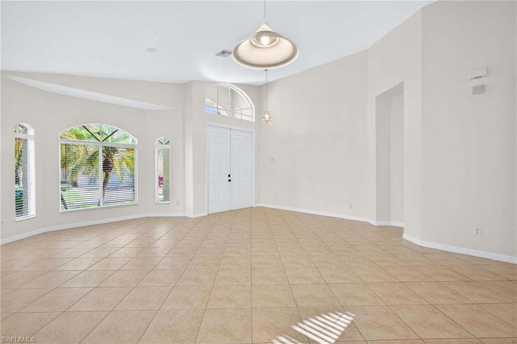 8369 Sumner AVE-4