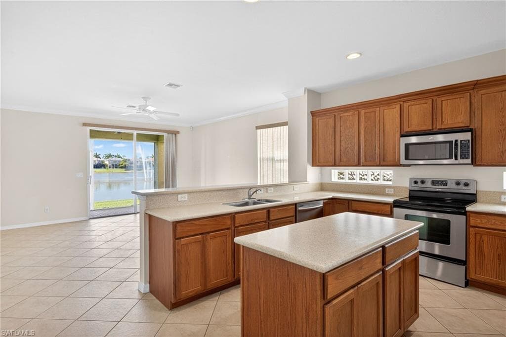8369 Sumner AVE-13