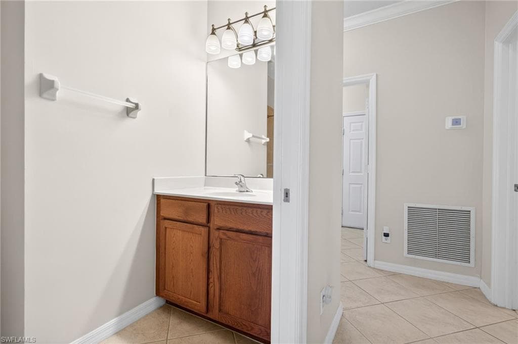 8369 Sumner AVE-16