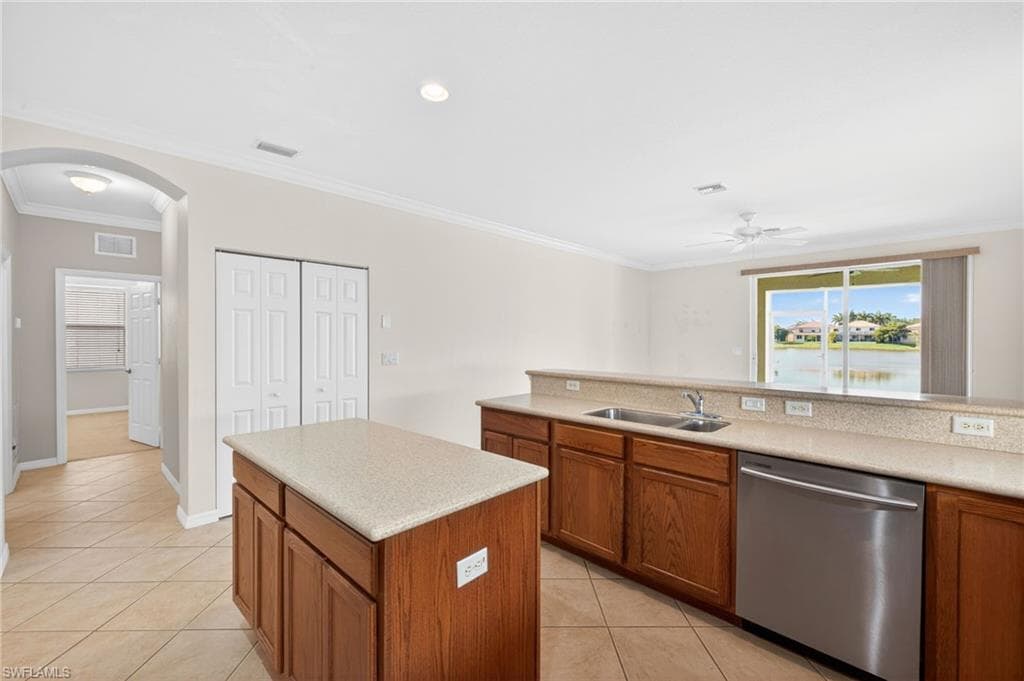 8369 Sumner AVE-12