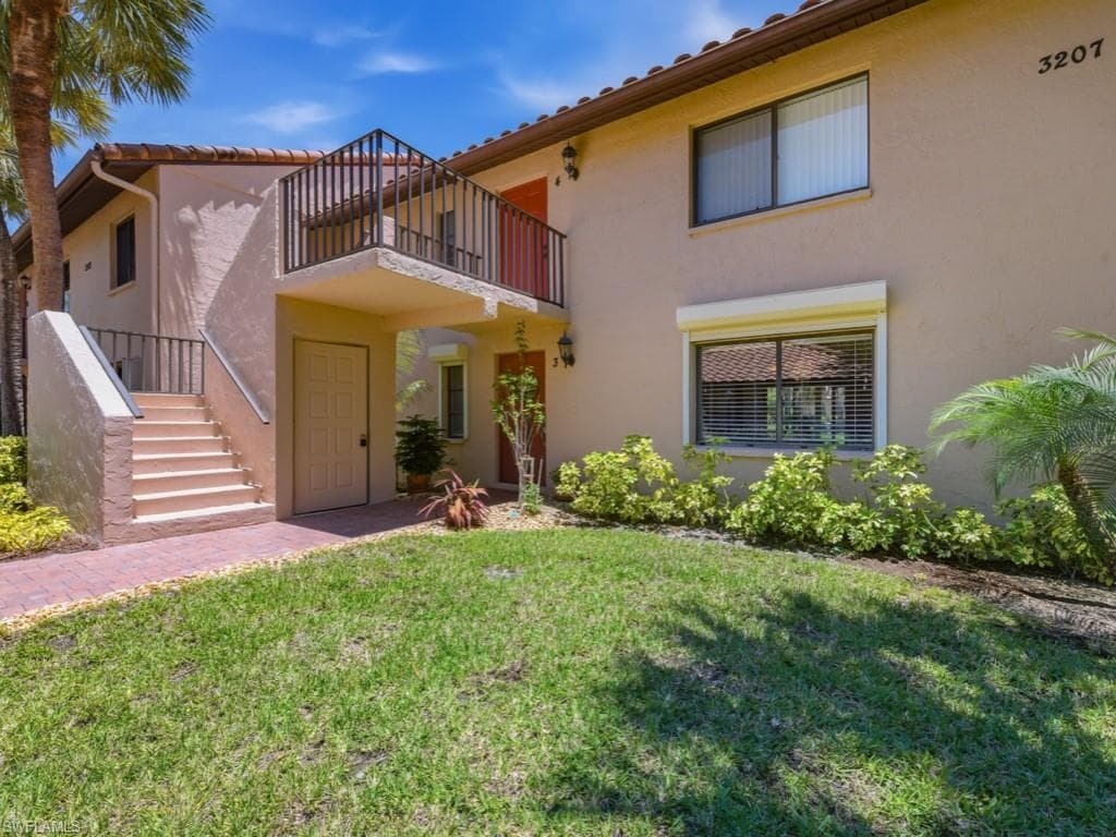 3207 Horse Carriage WAY 403-9