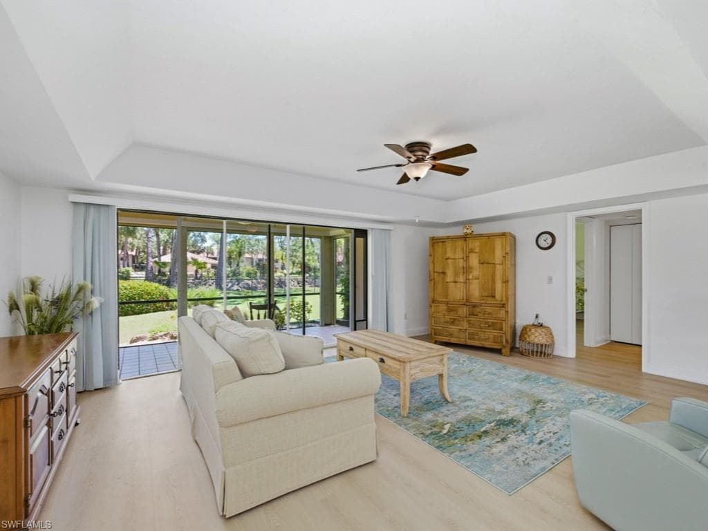 3207 Horse Carriage WAY 403-4