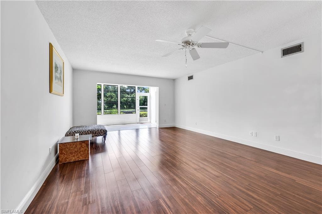 600 Valley Stream DR D3-10