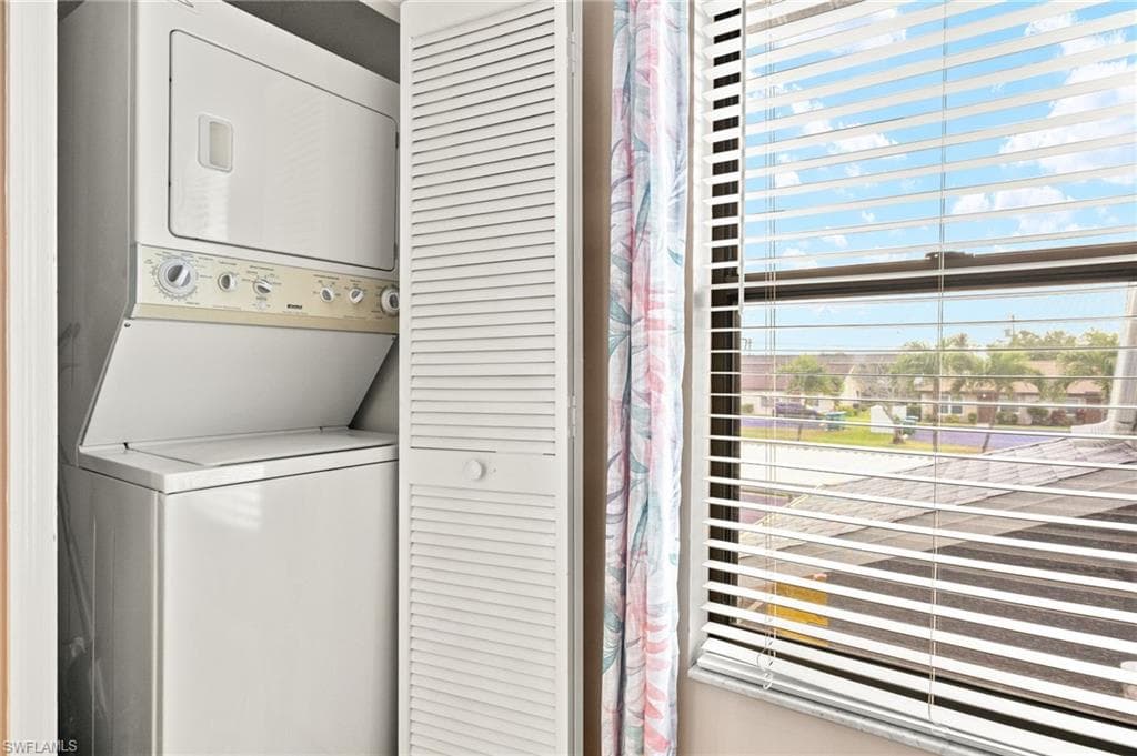 4616 SE 5th PL 208-20